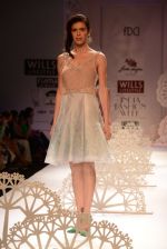 Model walk the ramp for Geisha show at the Day 1 on WIFW 2014 on 9th Oct 2013 (149)_52578c545d871.JPG